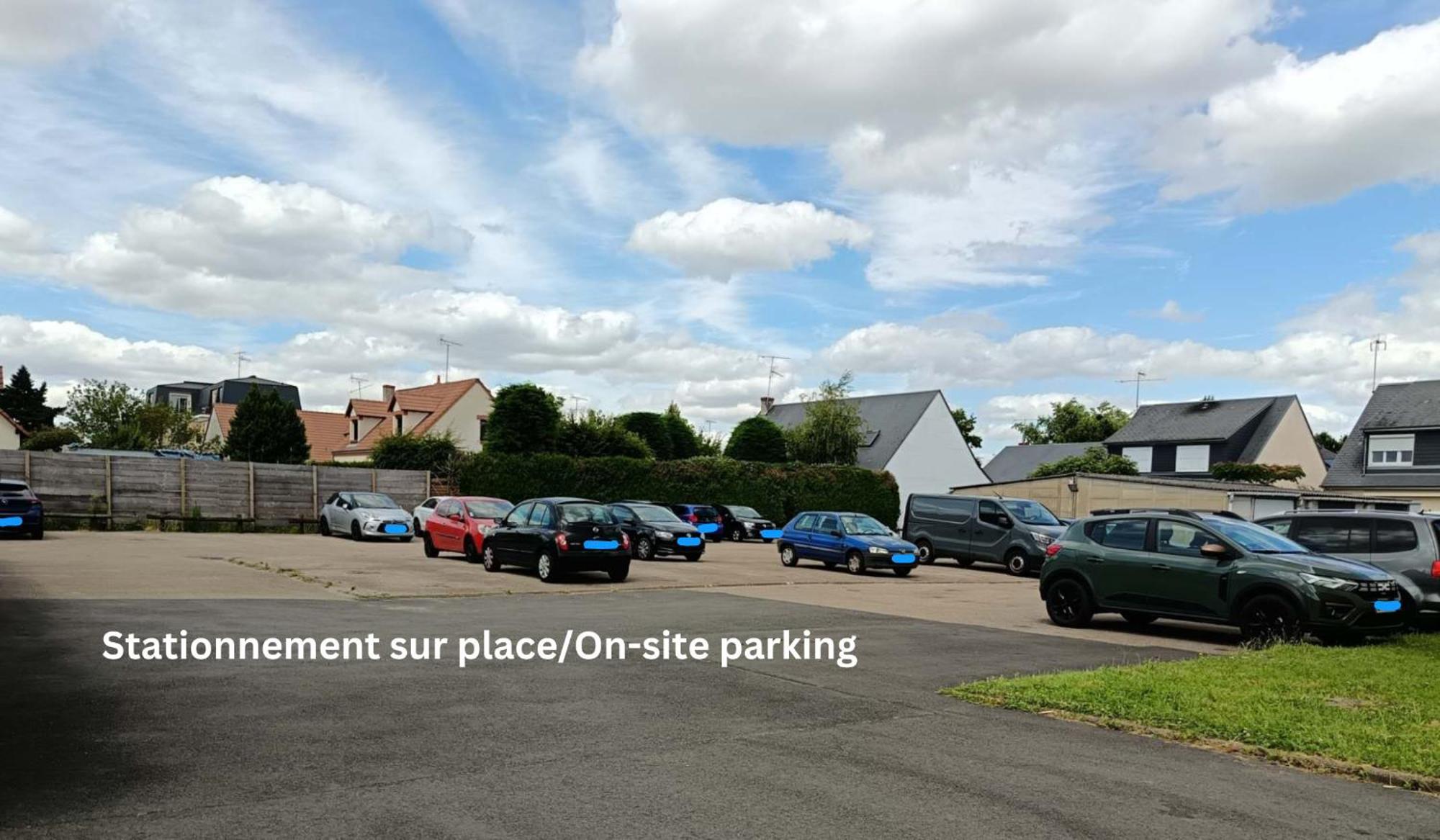 Appartement A Orleans Au Calme Avec Parking Gratuit, Balcon Et Ascenseur Luaran gambar